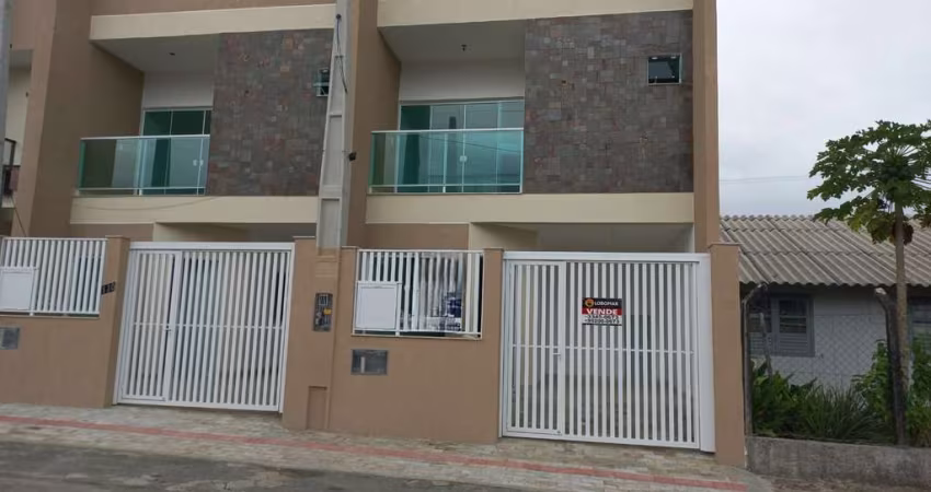 Sobrado com duas suítes, à apenas 200m do mar, à venda por R$ 720.000,00 - Armaç
