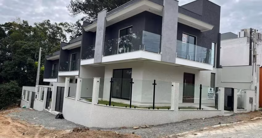 Lindo sobrado com 3 dormitórios r$750,000,00 a 350m do mar