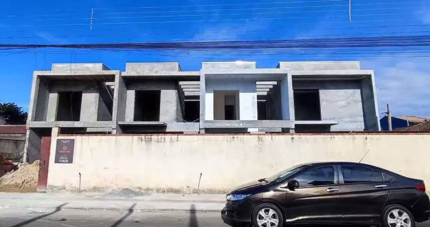 Sobrado com 3 dormitórios sendo um suíte r$580.000,00 1.300m do mar em balneário