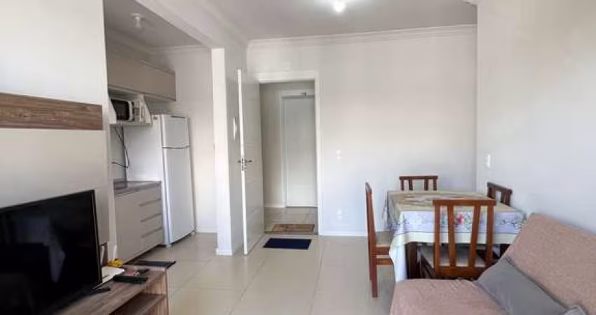 Apartamento mobiliado à apenas 500m do mar, por apenas R$ 450.000,00.