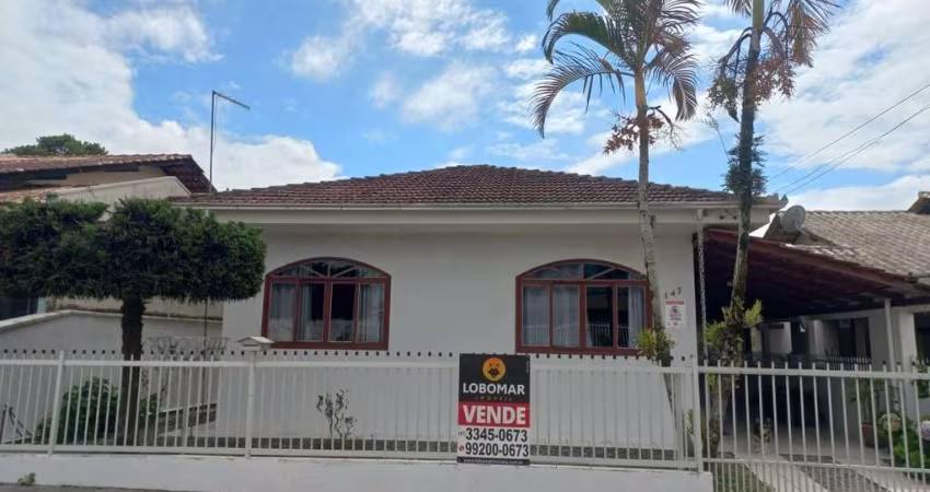 Casa mobiliada com 04 quartos, no bairro Santo Antônio, em Balneário Piçarras SC