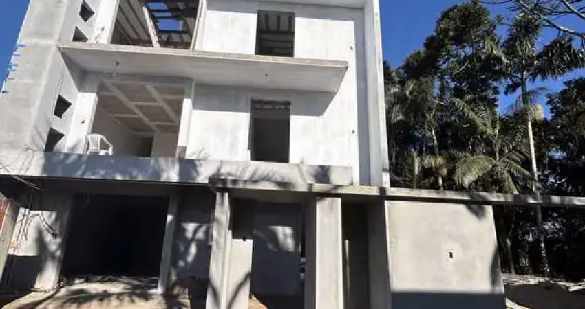 Apartamento 2 dormitórios, sendo 1 suíte a apenas 500m do mar em bal. piçarras -
