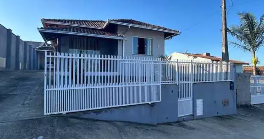 Casa sozinha no terreno com 3 dormitórios, sendo 1 suíte r$750,000, próximo a br