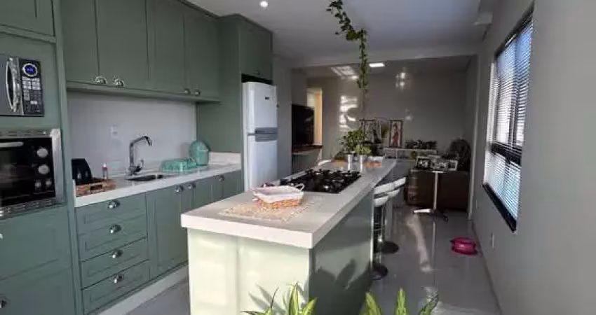 Apartamento semimobiliado a 750m do mar no centro de balneário piçarras sc -  r$
