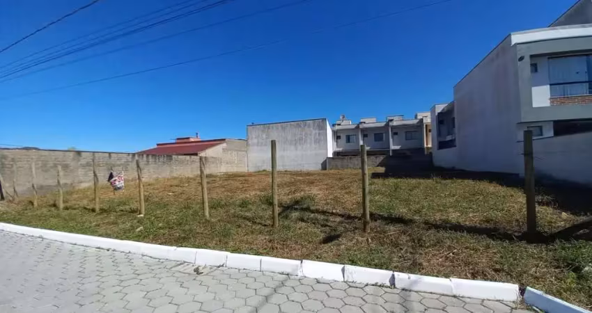 Terreno à apenas 600m do mar, no centro de balneário piçarras sc!