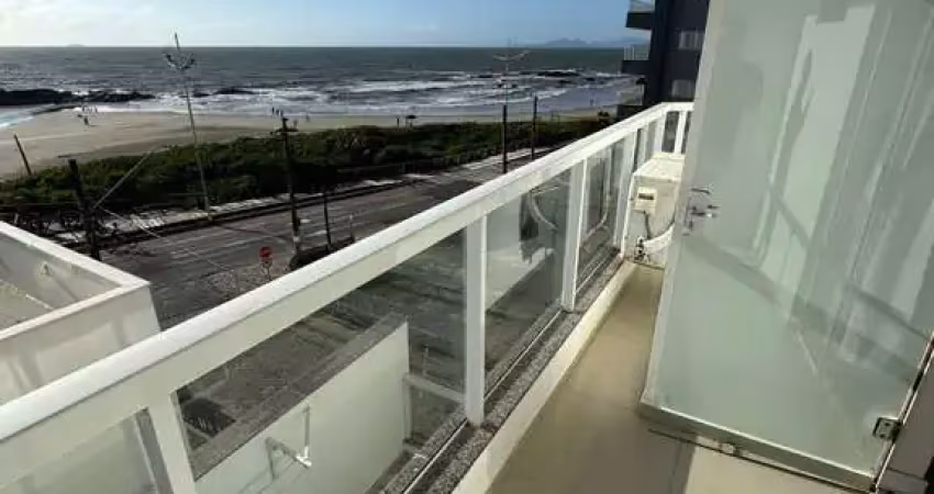 Apartamento quadra mar, mobiliado, três dormitórios, em gravatá navegantes sc!