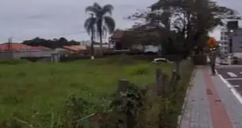 Terreno no centro de balneário piçarras, à apenas 330m do mar, ideal para constr