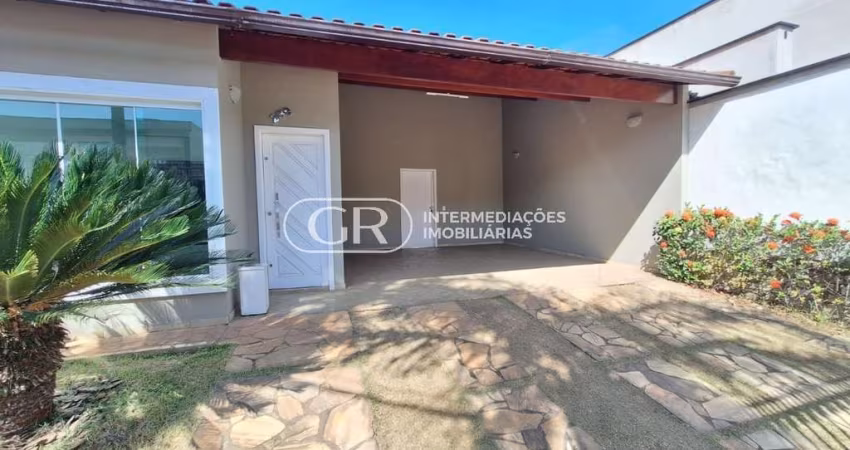 Casa linear na Morada da Colina com piscina