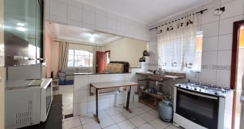 Casa para locação – 300m da praia, 3 suítes, quintal e 2 vagas!
