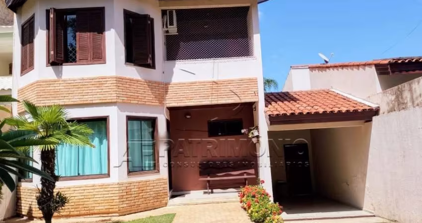 CASA EM CONDOMINIO COM 2 DORMITORIOS, 1 SENDO SUÍTE COM CLOSET E HIDRO