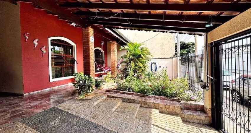 CASA COM 3 QUARTOS COM 1 SUITE