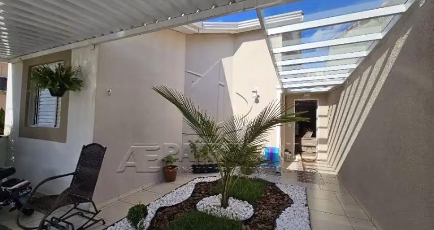Casa em condomínio na zona norte com 2 dormitórios.