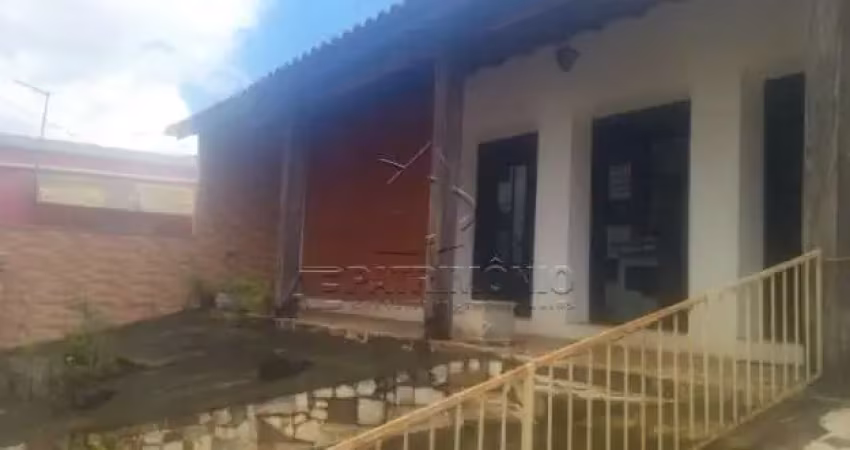 CASA TERREA CENTRO COM 3 QUARTOS SENDO 1 SUITE