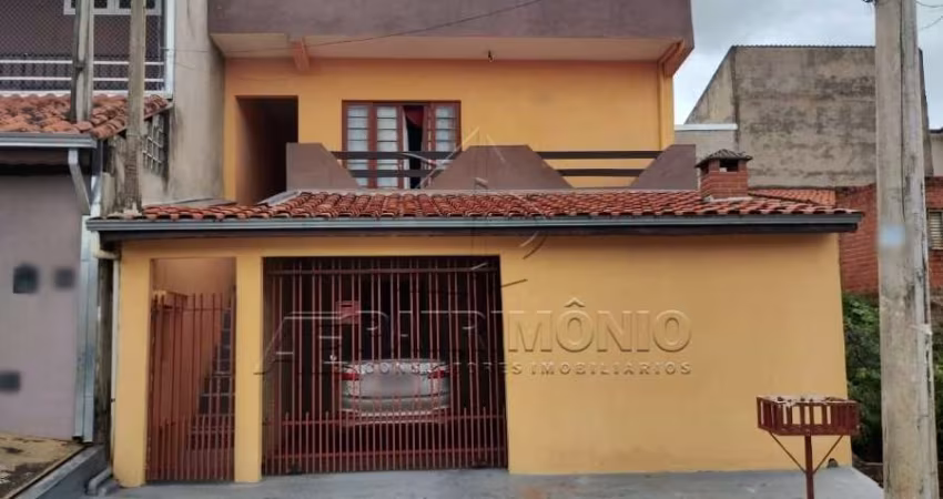 CASA ASSOBRADADA COM 3 QUARTOS SENDO 1 SUITE
