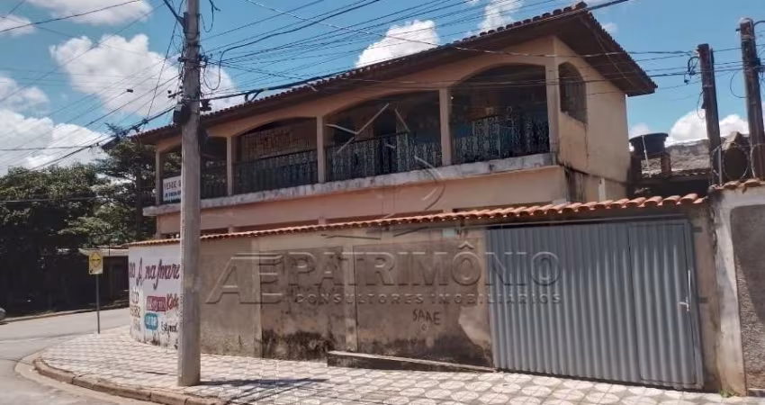 CASA ASSOBRADADA NOVO MUNDO COM 4 QUARTOS SENDO 1 SUITE