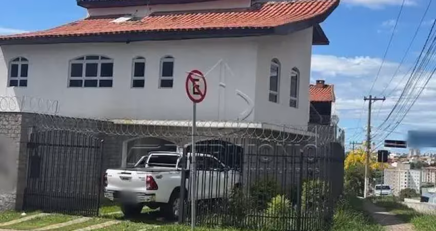 CASA ASSOBRADADA TRUJILLO COM 4 QUARTOS SENDO 1 SUITE