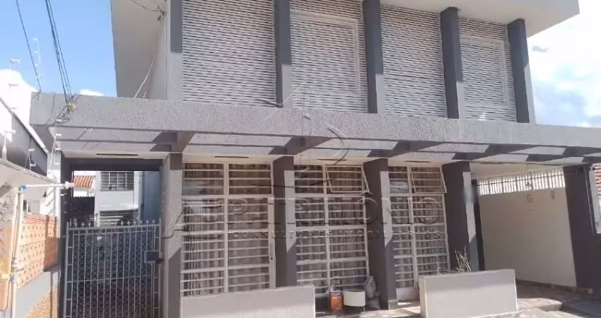 CASA ASSOBRADADA COM 4 QUARTOS SENDO 2 SUITES