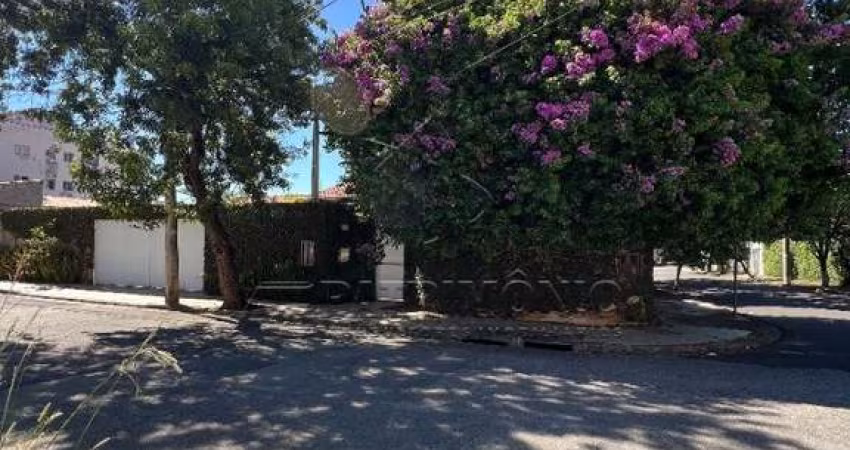 CASA ASSOBRADADA COM 3 QUARTOS SENDO 1 SUITE