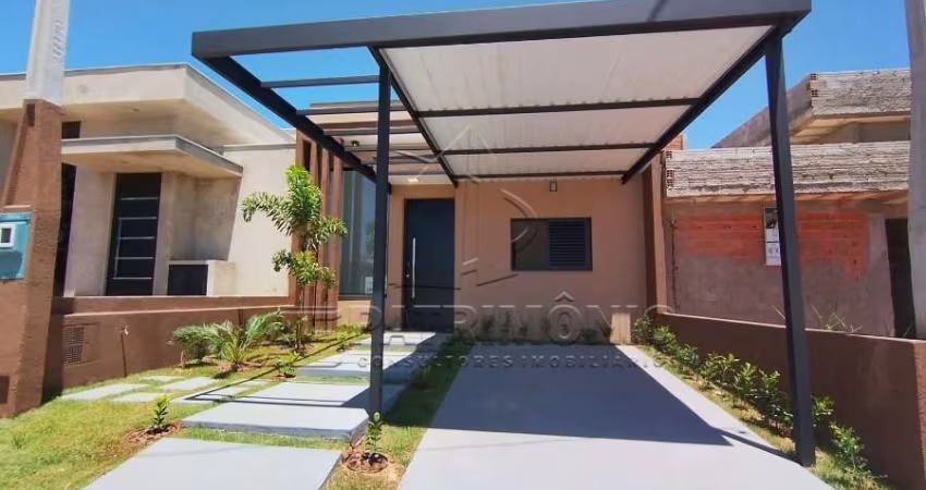Casa em condomínio com 3 dormitórios, 2 sendo suíte.