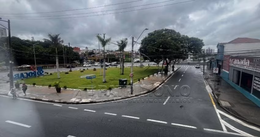 CASA COM 5 QUARTOS SENDO 2 SUÍTES CENTRO