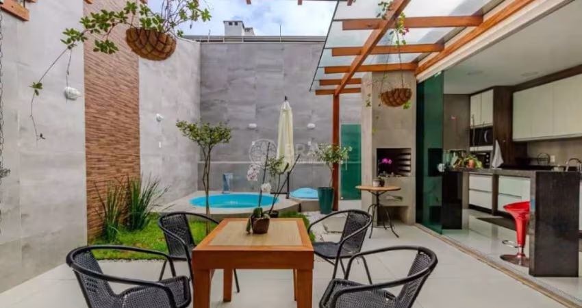 CASA TRIPLEX RESIDENCIAL - PRAIA DOS AMORES EM BALNEÁRIO CAMBORIÚ