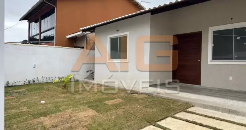 Belíssima casa com 3 qts e closet em condomínio fechado____