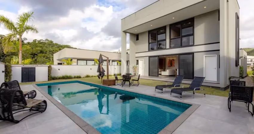 Casa finamente mobiliada em condominio, Santa Regina, Camboriú - SC