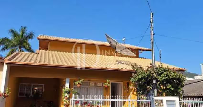 Casa com 3 quartos para alugar na Rua 708, 308, Centro, Itapema