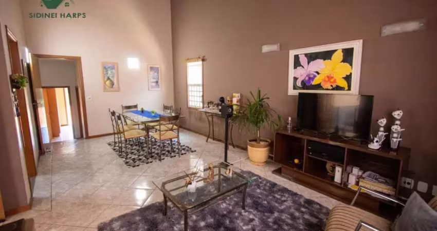 Linda Casa á venda no Residencial das Ilhas - Bragança Paulista SP.