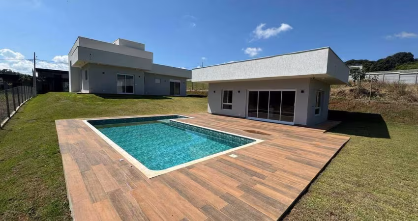Linda Chácara a venda no Condomínio Santa Clara - Tuiuti SP.