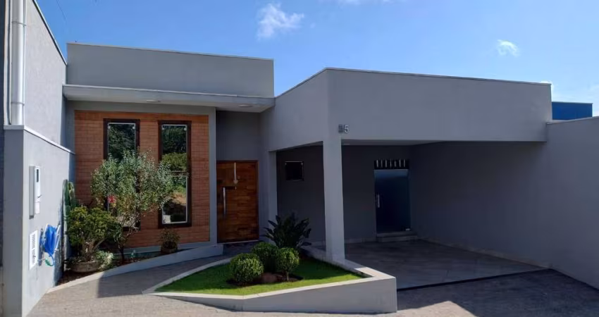 Linda Casa a venda no Condomínio Portal da Serra - Bragança Paulista SP.