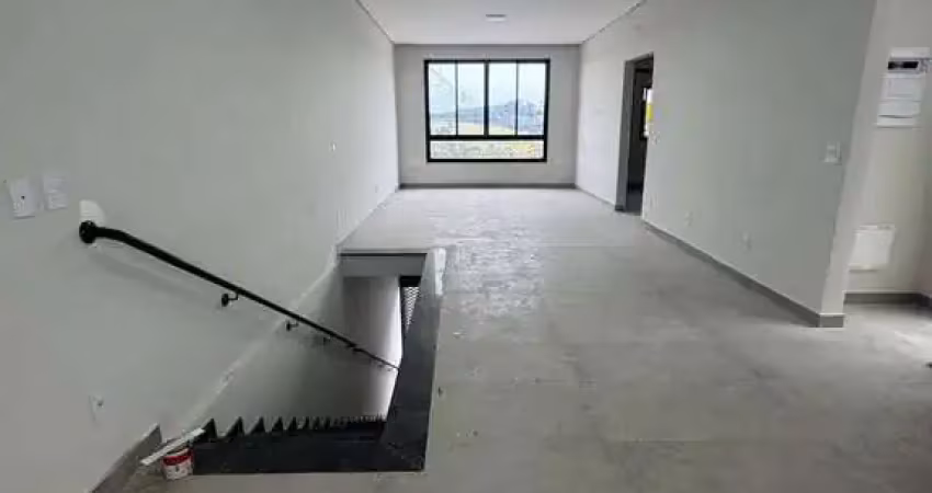 Imóvel p/ locação com casa na parte superior e barracão na parte inferior!