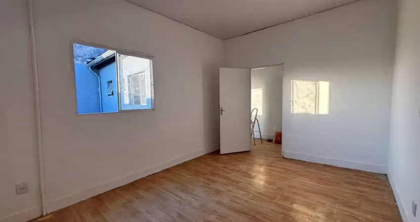 Casa com 2 quartos para alugar na Rua Thome Franco, Centro, Atibaia