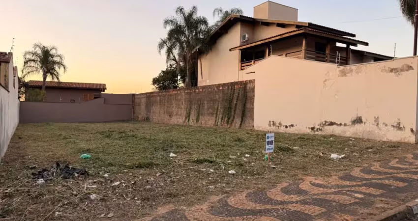 Terreno à venda na Avenida Doutor Maximiliano Baruto, Jardim Universitário, Araras
