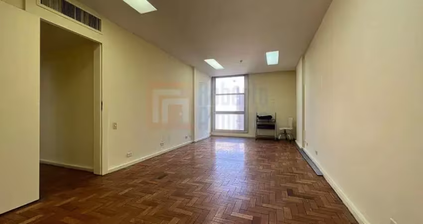 Sala comercial à venda no centro do rio de janeiro com 89m²  3 salas cozinha 2 banheiros ótima localização