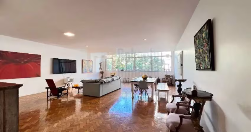 Excelente apartamento à venda em copacabana andar alto de 265m² com sala ampla 4 quartos sendo 1 suíte com armários varanda 2 vagas de garagem