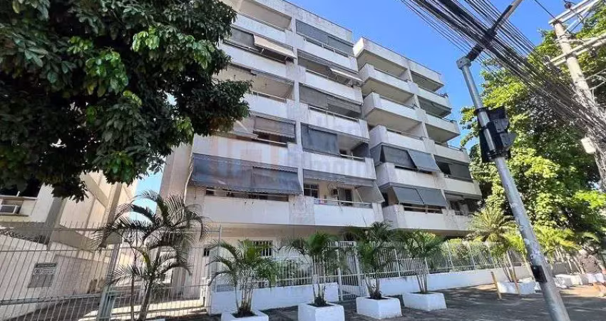 Oportunidade!!!... apartamento semi mobiliádo à venda freguesia de 50m²  1 suíte com armários sala para 2 ambientes varanda cozinha 1 vaga de garagem