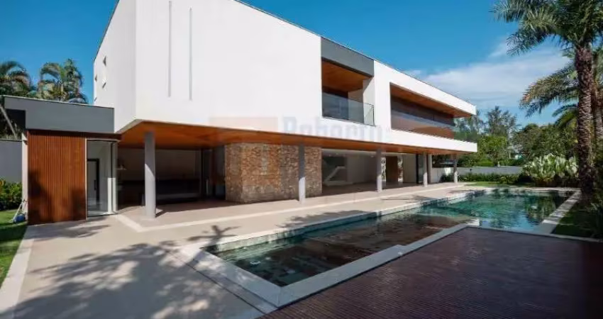 Espetacular mansão à venda em condomínio fechado no coração da barra da tijuca de 1280m² em terreno de 1235m² com 5 suítes, sendo 1 master com closet