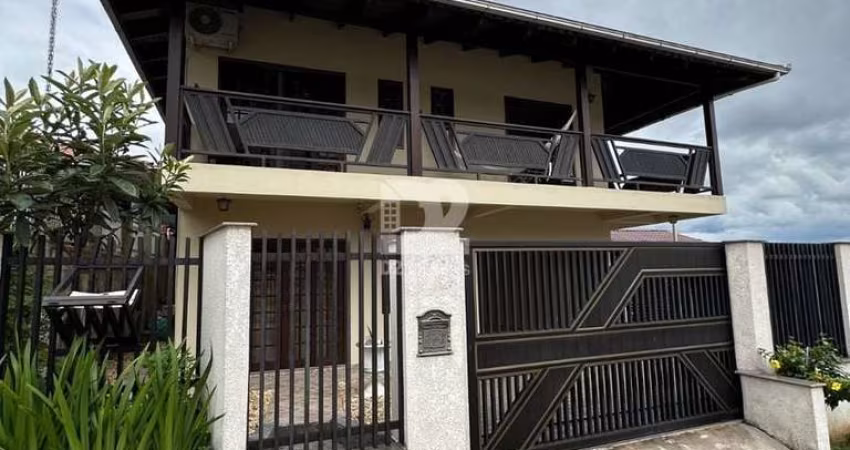 CASA SEMIMOBILIADA COM 4 QUARTOS | RAU