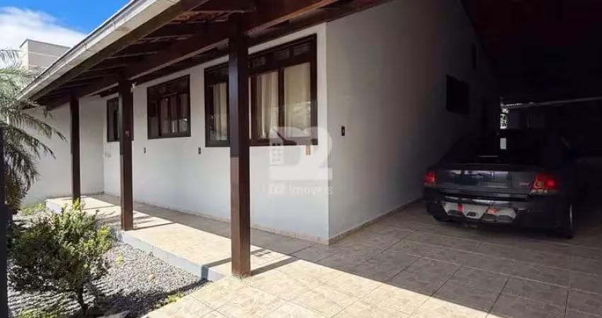 CASA SEMIMOBILIADA COM 3 QUARTOS | RAU