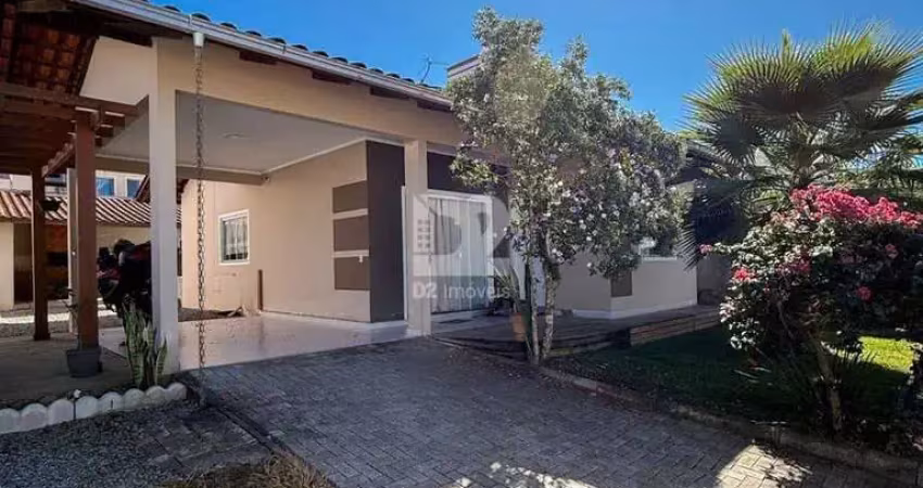 CASA SEMIMOBILIADA COM 3 QUARTOS | TRÊS RIOS DO SUL