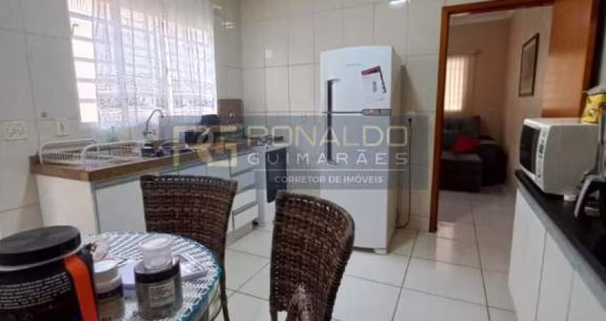 Casa para Venda em Araras, Jardim Tangará, 2 dormitórios, 1 suíte, 2 banheiros, 2 vagas