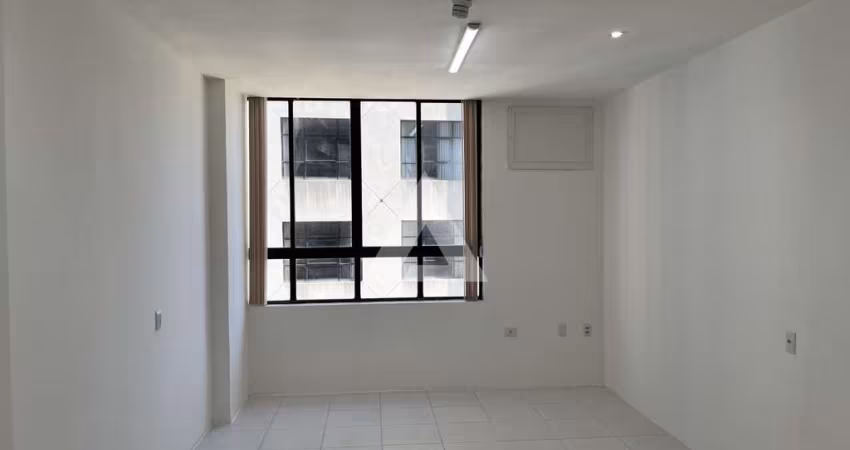 Sala no Stiep com 42m² à venda por R$ 196.000,00