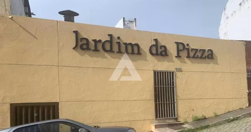 Casa no Rio Vermelho com 314m² à venda por R$ 800.000,00