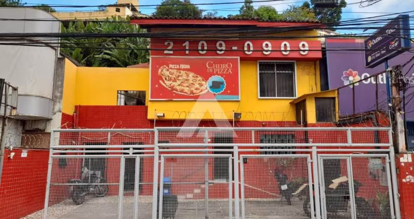 Casa no Rio Vermelho com 555m² à venda por R$ 1.450.000,00