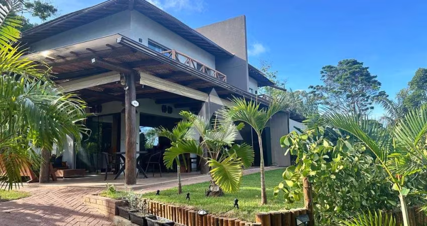 Casa na Praia do Forte PORTEIRA FECHADA com 3 quartos e 2 suítes, 159m² à venda por R$ 1.330.000,