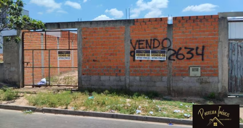 TERRENO EM LOTEAMENTO MURADO COM UMA EDÍCULA