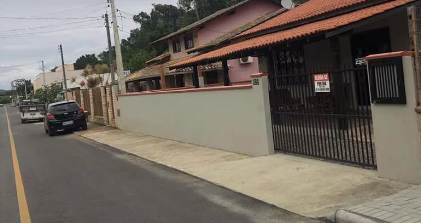 Casa à venda com mobília próxima ao  Parque Beto Carrero e da Praia - Armação - Penha/SC