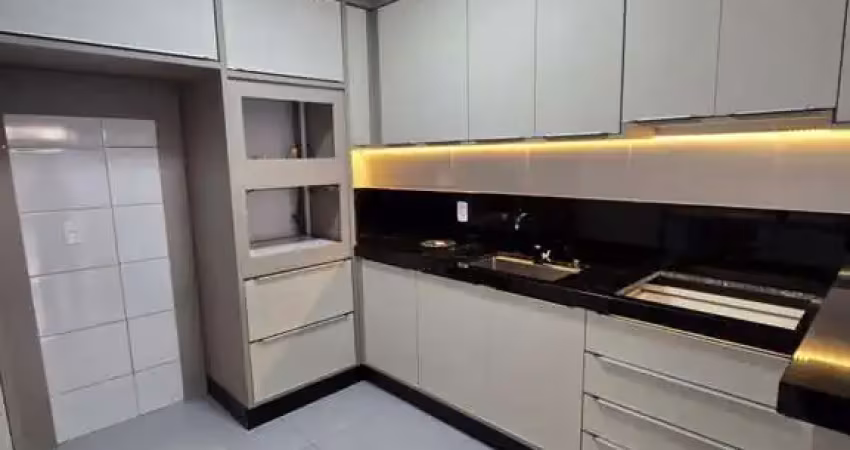 Sobrado centro, 2 suítes, semi mobiliado - 700m da praia