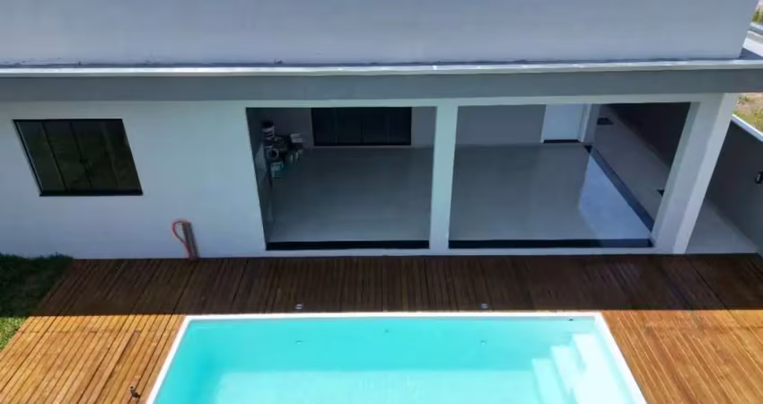 Uma linda casa para locação anual - 180m² com piscina - localizado em balneário piçarras/centro
